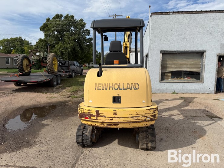new-holland-ec35-image-6