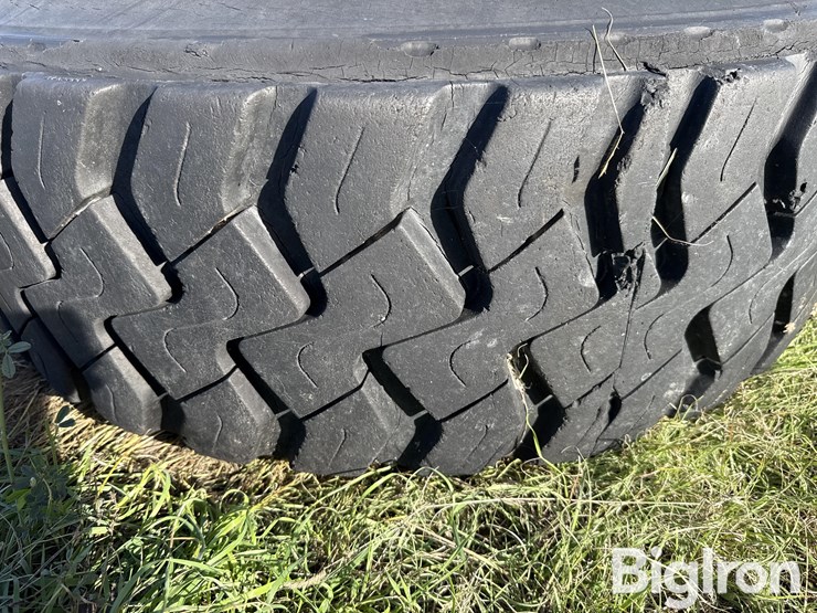 goodyear-385/65r22.5-mounted-tire-and-rim-image-9