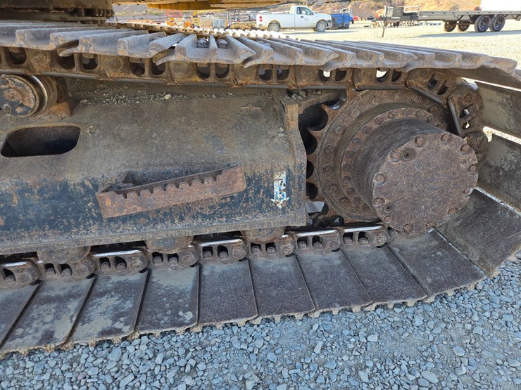 deere-225d-lc-image-68