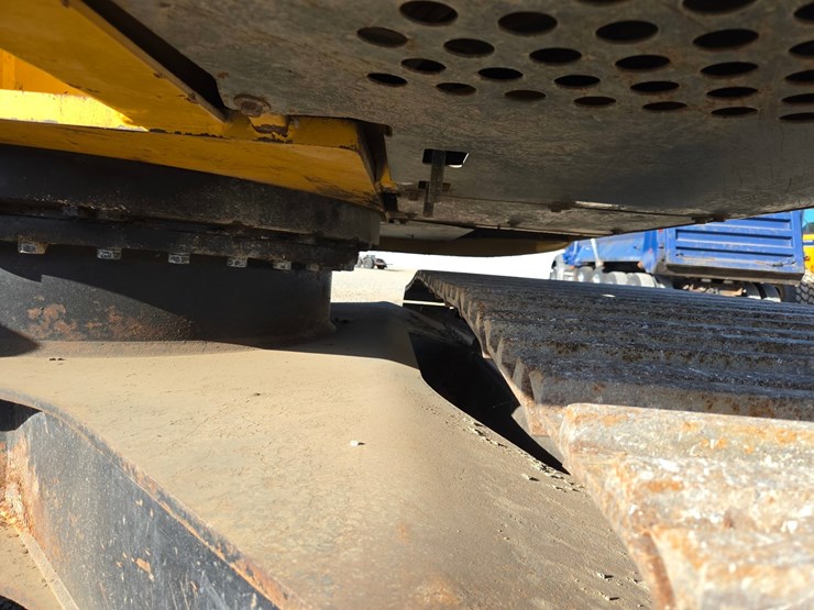 deere-225d-lc-image-45