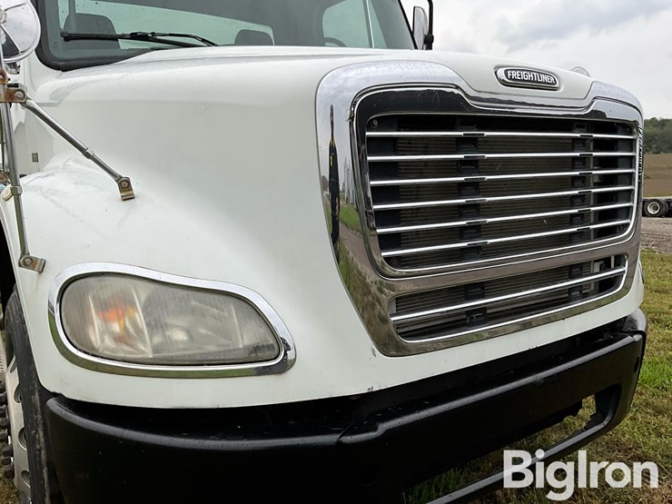 2010-freightliner-business-class-m2-112-image-18