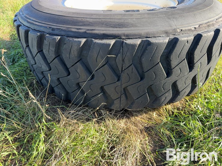 goodyear-385/65r22.5-mounted-tire-and-rim-image-10
