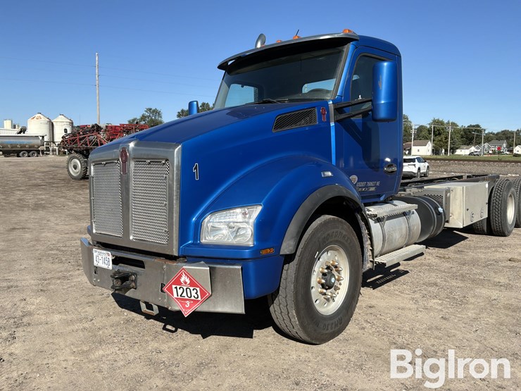 2020-kenworth-t880-image-11