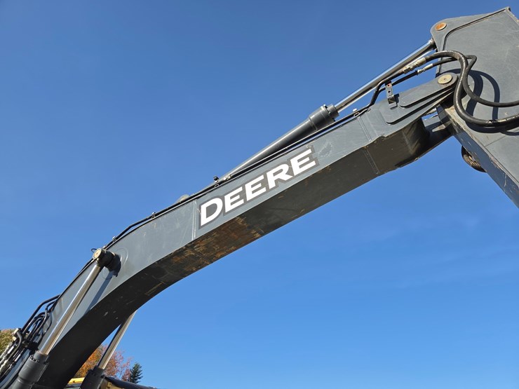 deere-225d-lc-image-19