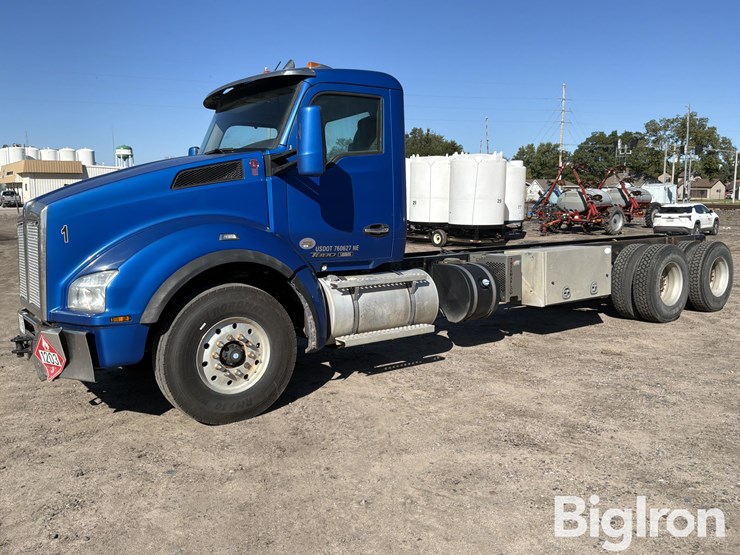 2020-kenworth-t880-image-1
