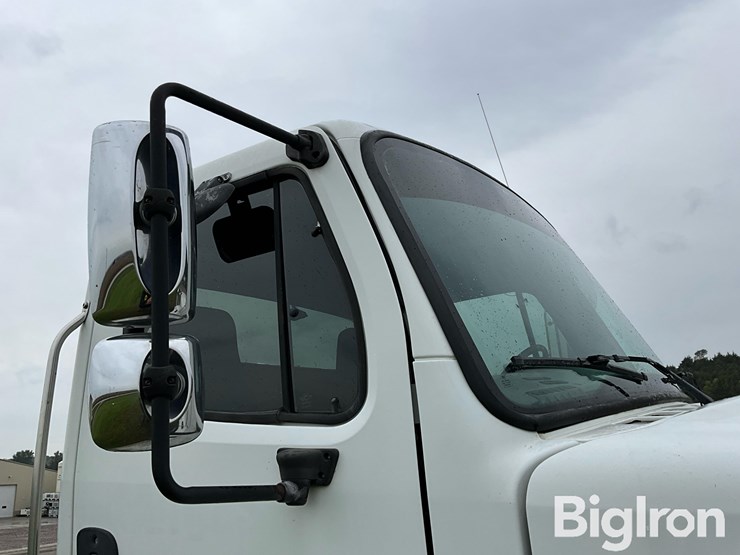 2010-freightliner-business-class-m2-112-image-20