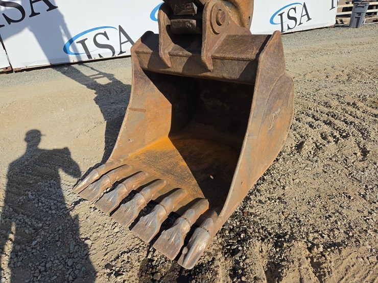 deere-225d-lc-image-11