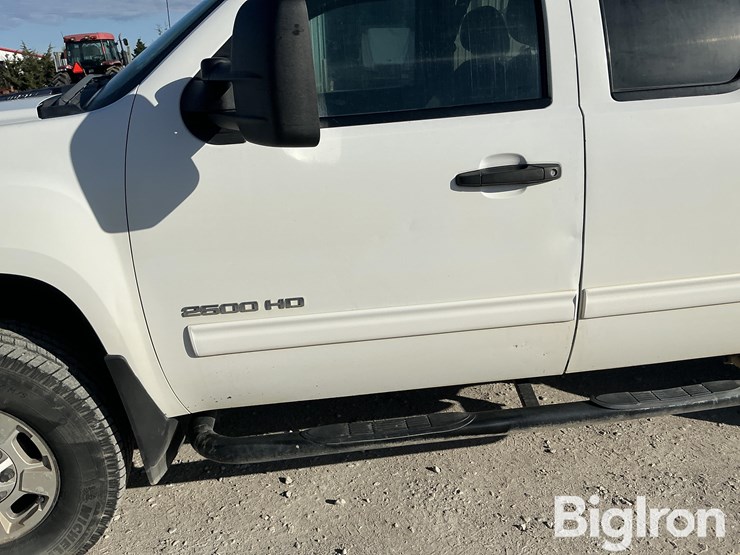 2011-gmc-2500hd-image-14