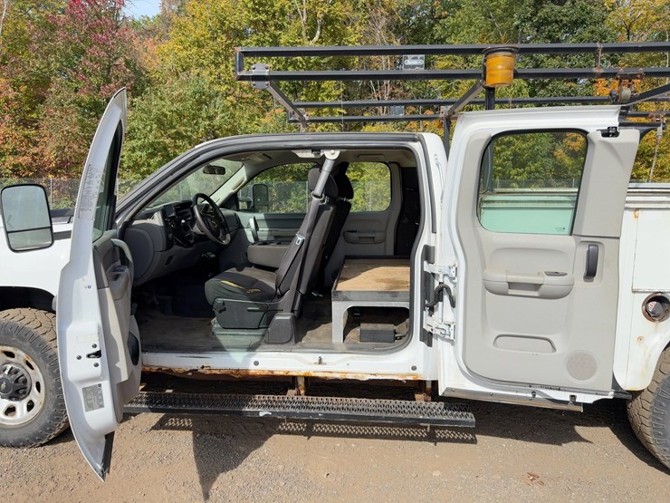 2013-chevrolet-silverado-3500hd-image-25