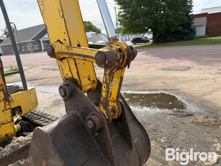 new-holland-ec35-image-12