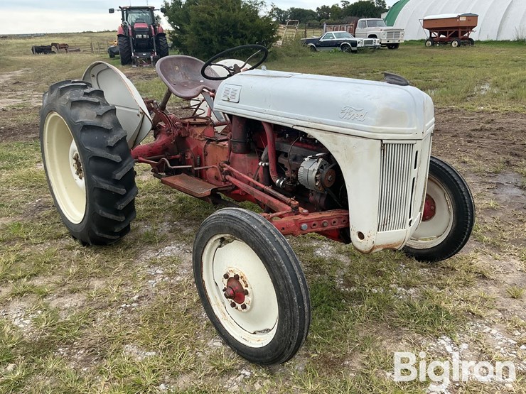 1947-ford-8n-image-3