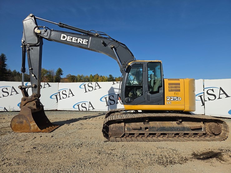 deere-225d-lc-image-2