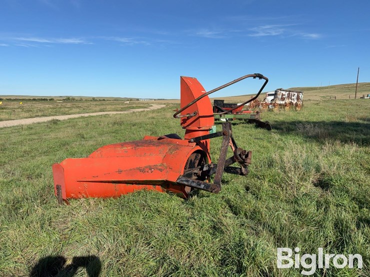 84”-3-pt-mounted-snow-blower-image-4