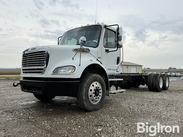 2010-freightliner-business-class-m2-112-image-1
