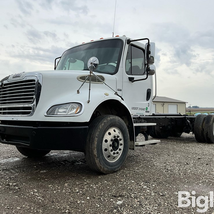2010 FREIGHTLINER BUSINESS CLASS M2 112
