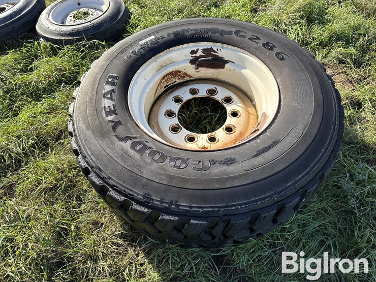 goodyear-385/65r22.5-mounted-tire-and-rim-image-4