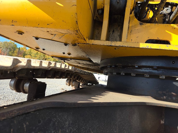 deere-225d-lc-image-44