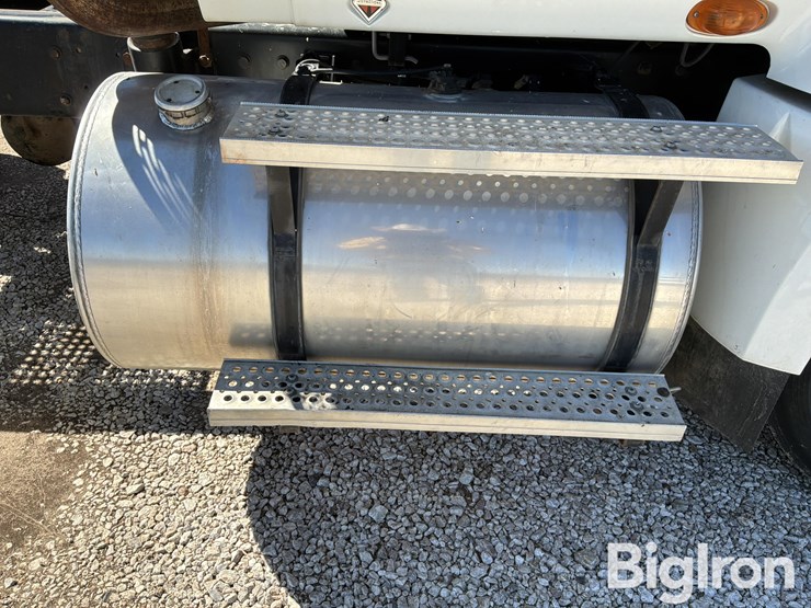2011-international-prostar-image-10