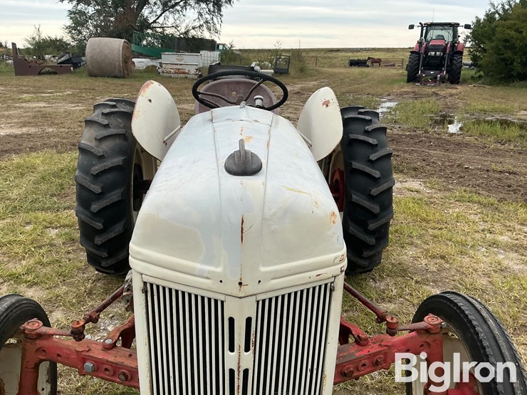 1947-ford-8n-image-12