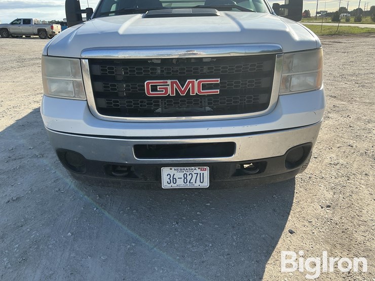 2011-gmc-2500hd-image-11