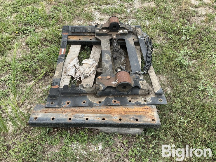 5th-wheel-sliding-bracket-image-4
