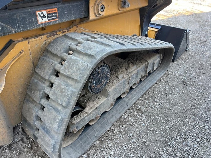 2024-deere-331g-image-15