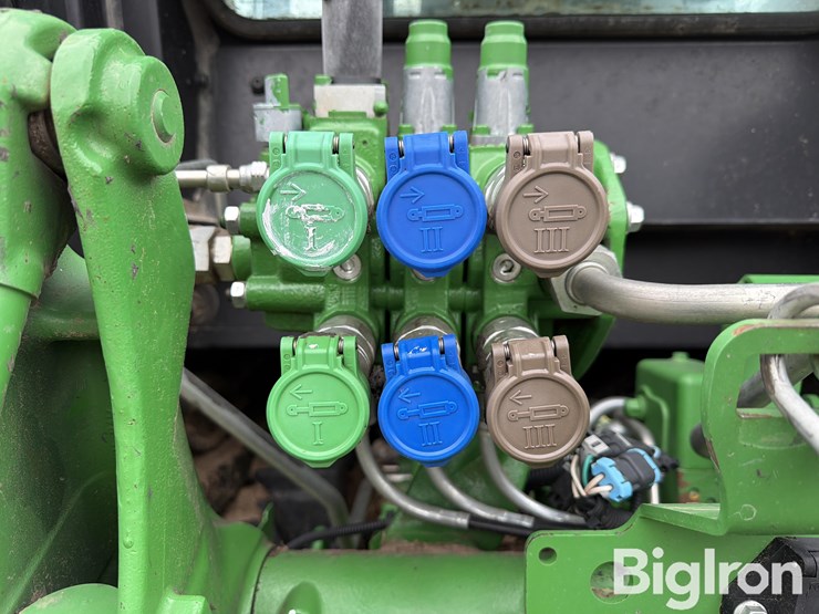 2019-john-deere-6135e-image-17