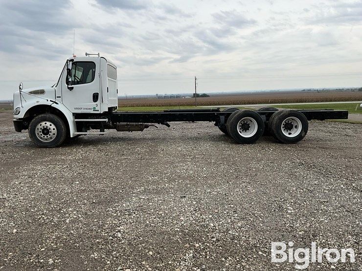 2010-freightliner-business-class-m2-112-image-8