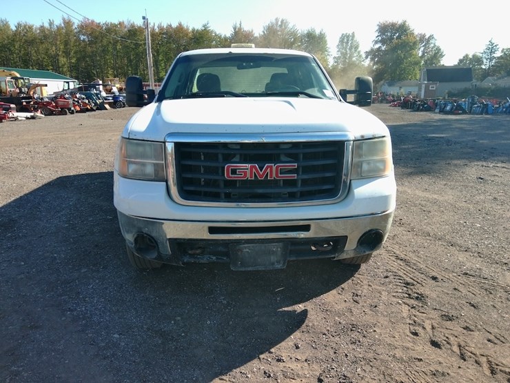 2010-gmc-2500hd-image-2