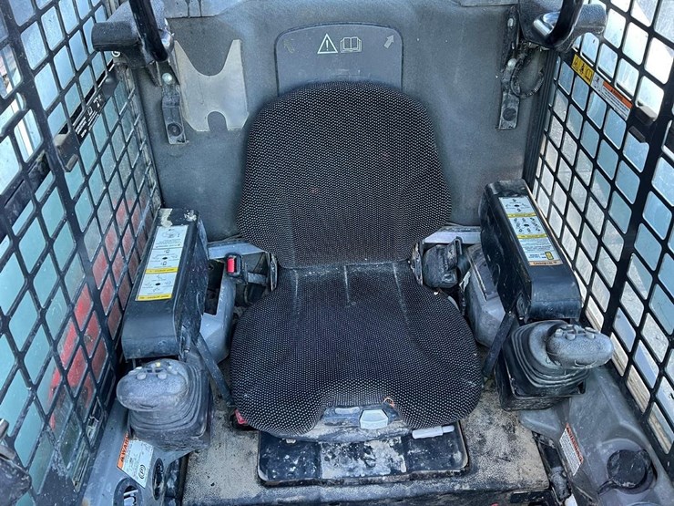 2022-bobcat-t740-image-16