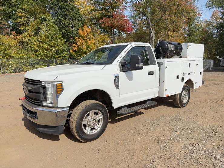 2018-ford-f250-xl-image-1