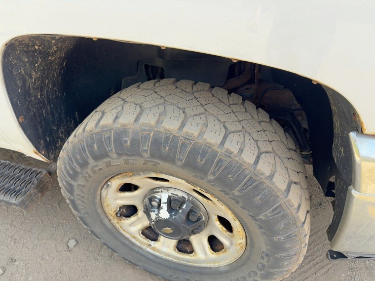 2013-chevrolet-silverado-3500hd-image-12