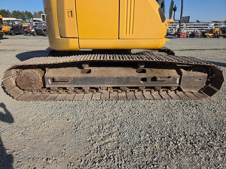 deere-225d-lc-image-72