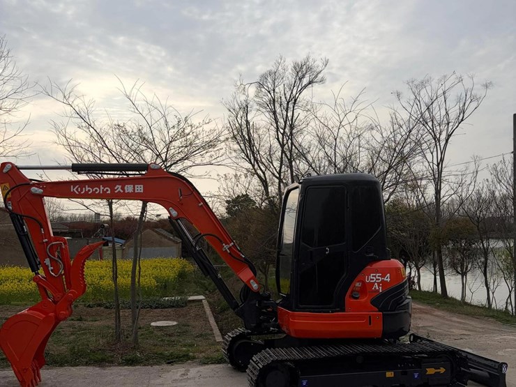 2025-kubota-u55-image-1