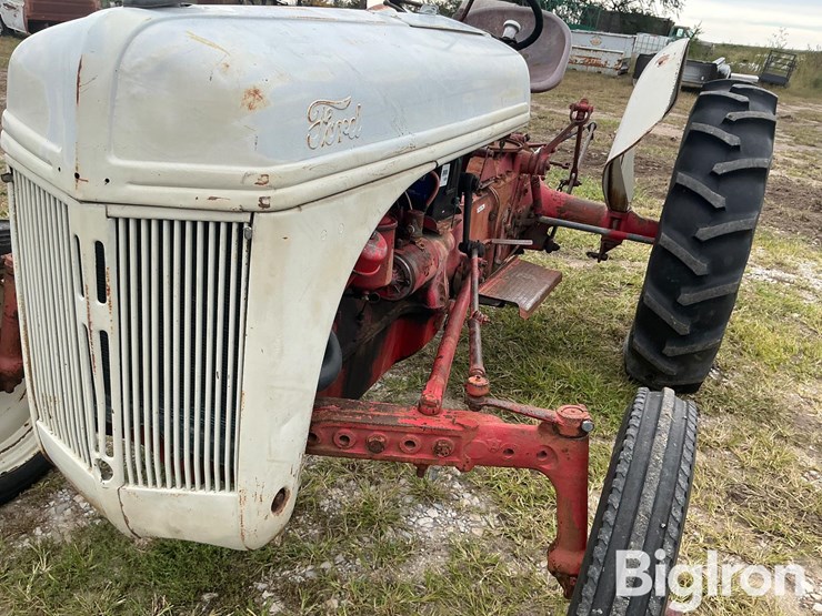1947-ford-8n-image-9