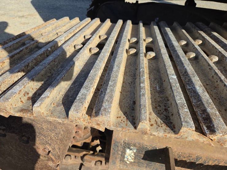 deere-225d-lc-image-78