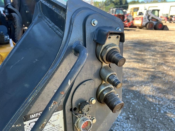 2024-deere-331g-image-13