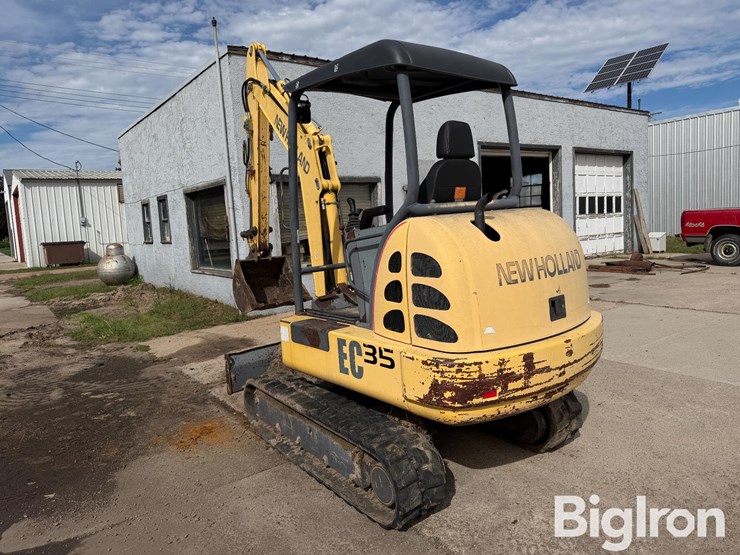 new-holland-ec35-image-7