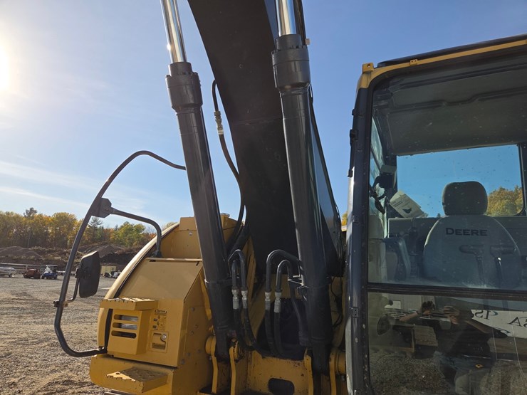 deere-225d-lc-image-21