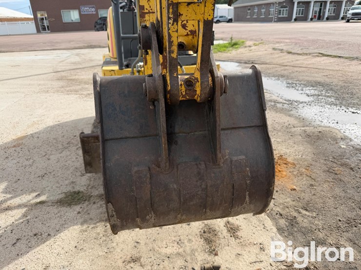 new-holland-ec35-image-10