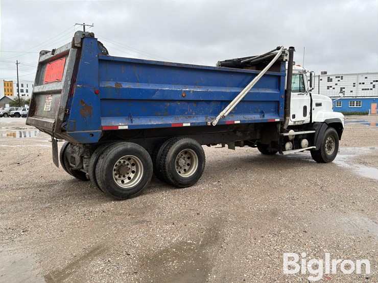 1999-mack-cl713-image-5