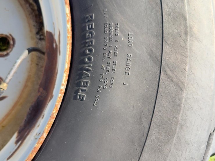 goodyear-385/65r22.5-mounted-tire-and-rim-image-15