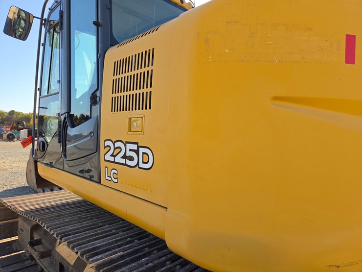 deere-225d-lc-image-35