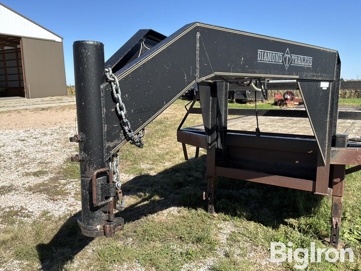 2004-diamond-t-t/a-gooseneck-flatbed-trailer-image-10