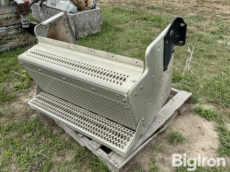 peterbilt-truck-step-image-1