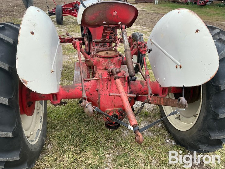 1947-ford-8n-image-13