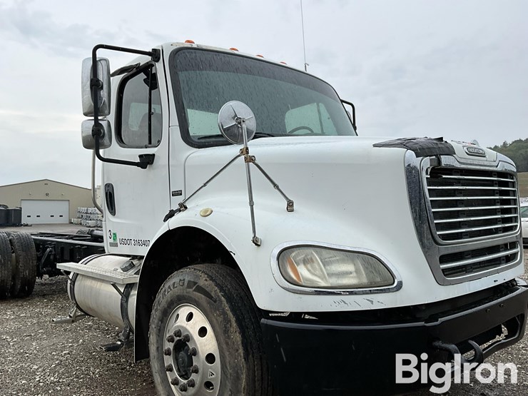 2010-freightliner-business-class-m2-112-image-10