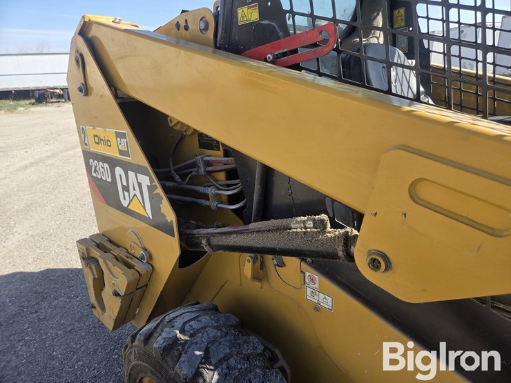 2016-caterpillar-236d-image-14