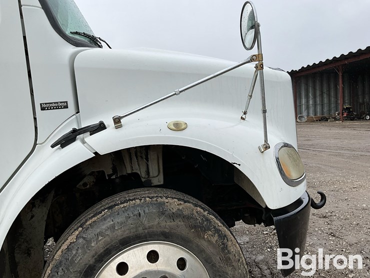 2010-freightliner-business-class-m2-112-image-19