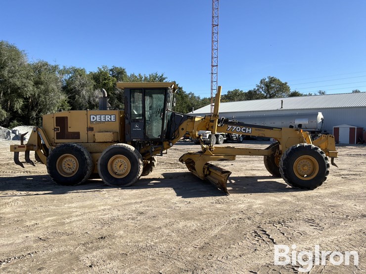 2003-deere-770ch-image-4